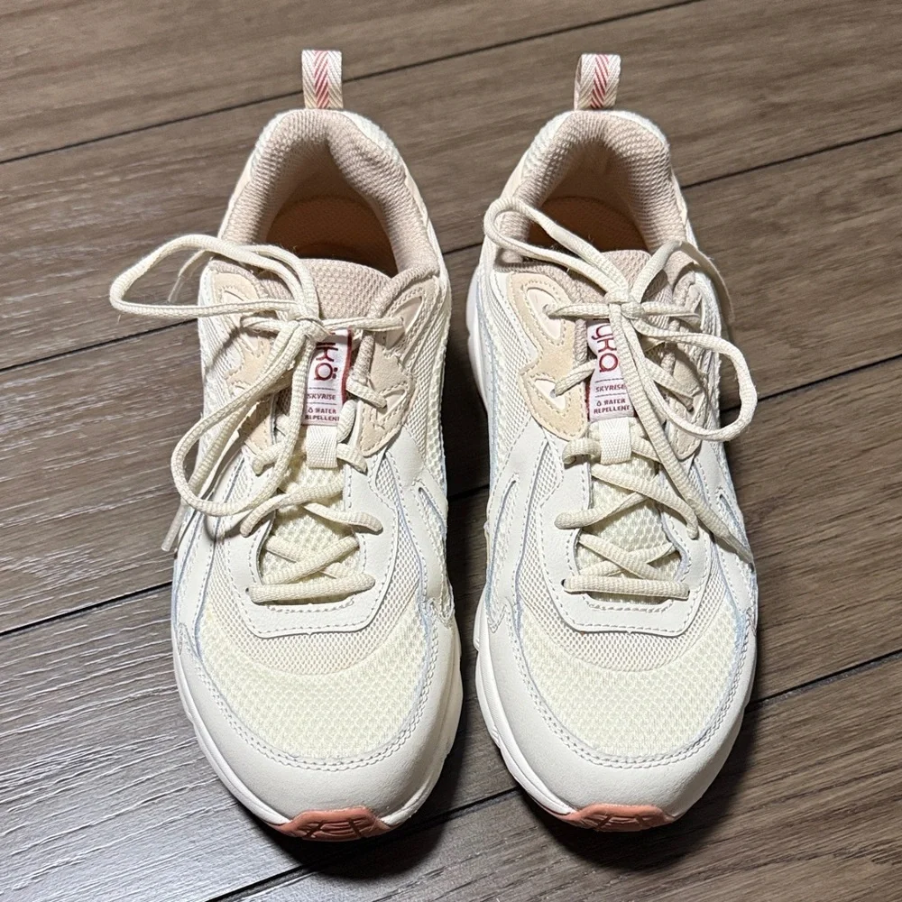 Women’s Ryka Skyrise Water Repellent Athletic Sneakers size 9